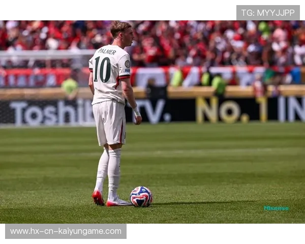 切尔西利用跑动制造空档，帕尔默推射扩大比分